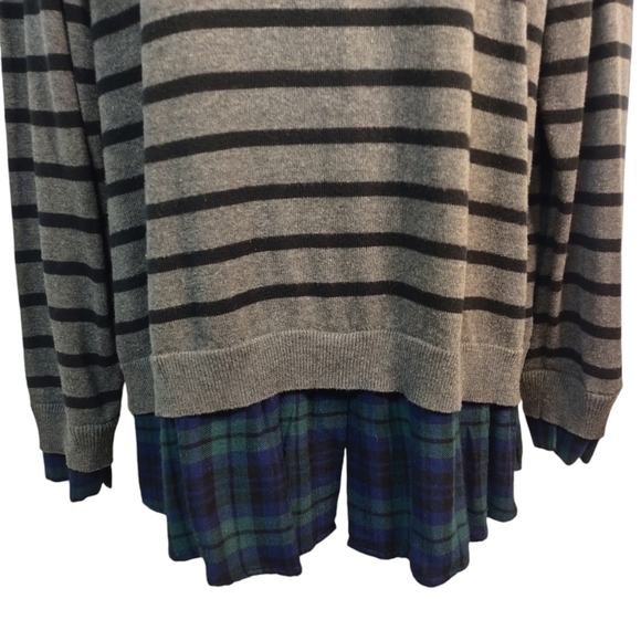 Intro. Sweater Women's Black/Green Plaid Hem Sweater Size 3X - Picture 4 of 8